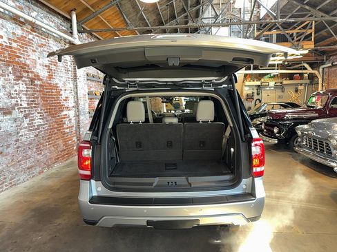 Used 2020 Ford Expedition XLT w/ Equipment Group 202A AWD/4WD image 95