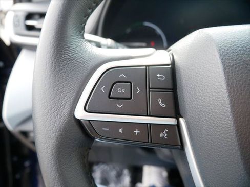 Certified 2025 Toyota Sienna XLE FWD image 24