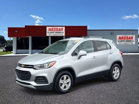 Used 2020 Chevrolet Trax LT w/ LT Convenience Package FWD image 1