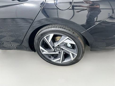 Used 2025 Hyundai Elantra SEL FWD image 11