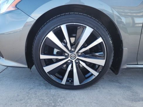 Used 2019 Nissan Altima 2.5 SR image 14