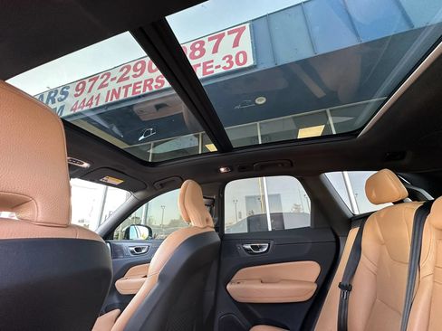 Used 2019 Volvo XC60 T5 Momentum w/ Multimedia Package FWD image 23