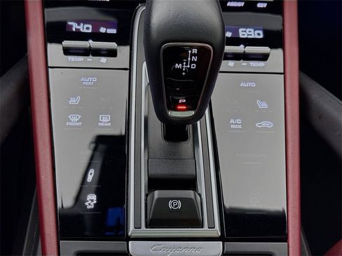 Used 2022 Porsche Cayenne Coupe image 23