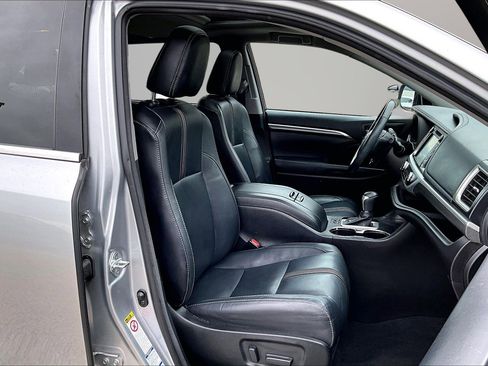 Used 2017 Toyota Highlander SE AWD/4WD image 7