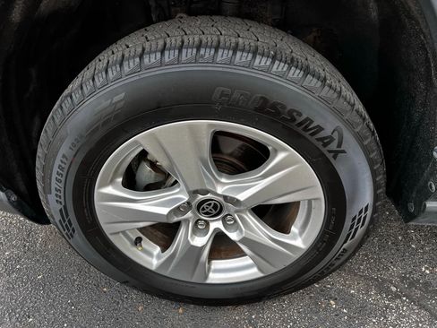 Used 2021 Toyota RAV4 XLE image 44