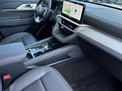 New 2026 Ford Explorer Active w/ Active Comfort Package RWD image 16