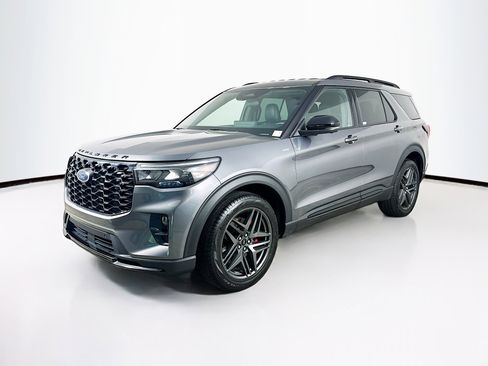Used 2025 Ford Explorer ST-Line w/ ST-Line Street Pack AWD/4WD image 3