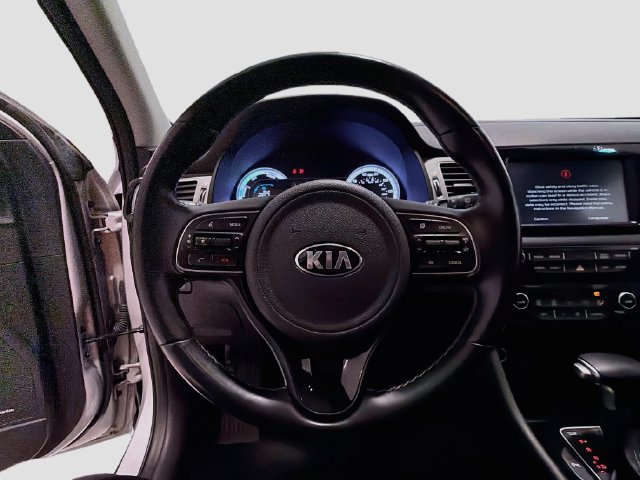 Used 2017 Kia Niro Touring FWD image 12