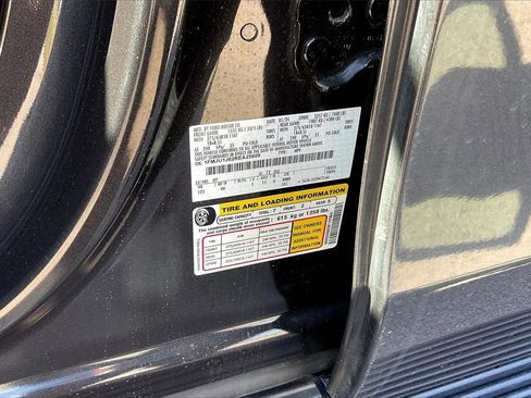 Used 2024 Ford Expedition XLT image 29