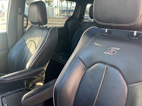 Used 2022 Chrysler Pacifica Limited w/ S Appearance Package image 18