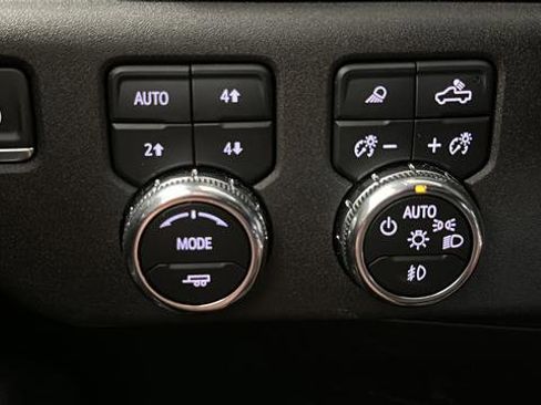 Used 2025 GMC Sierra 2500 SLT w/ SLT Convenience Package AWD/4WD image 28
