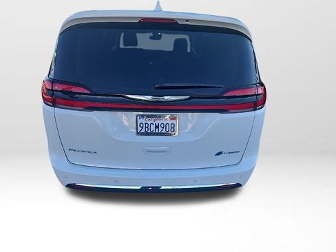 Used 2022 Chrysler Pacifica Touring-L image 4