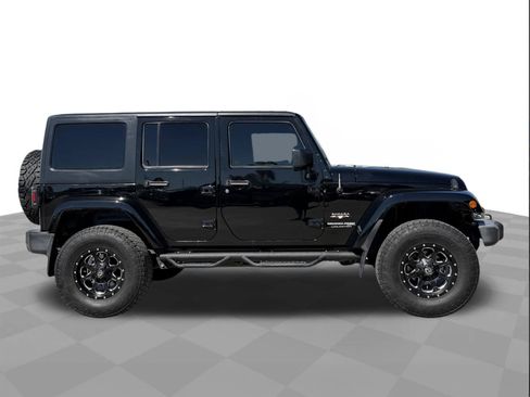 Used 2018 Jeep Wrangler Unlimited Sahara w/ Connectivity Group AWD/4WD image 6