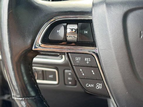 Used 2019 Lincoln Navigator Reserve AWD/4WD image 18
