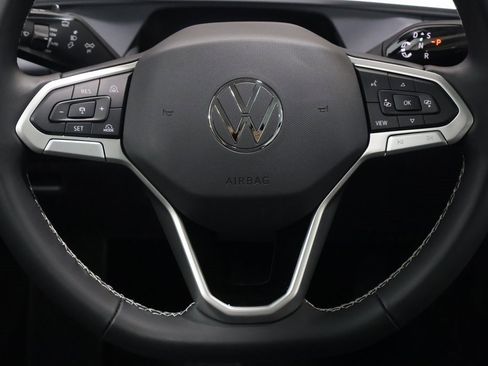 New 2026 Volkswagen Tiguan SE image 17