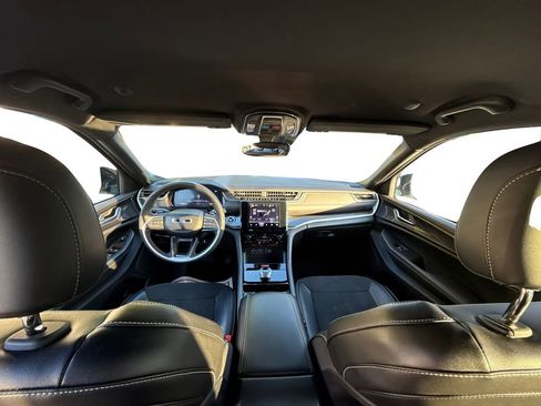 Used 2023 Jeep Grand Cherokee Altitude image 18