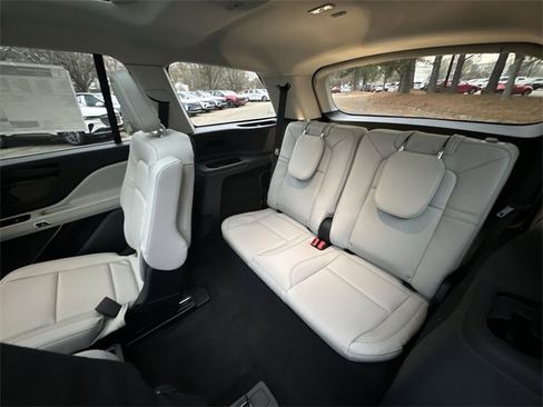 New 2026 Lincoln Aviator Premiere image 24