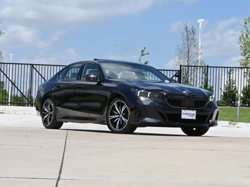 Used 2026 BMW 540i xDrive w/ M Sport Package AWD/4WD image 2