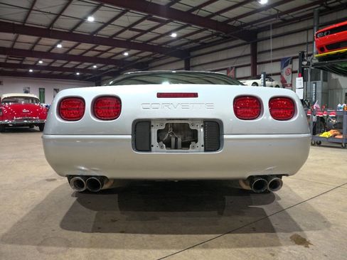 Used 1996 Chevrolet Corvette Coupe image 7
