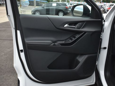 Used 2025 Chevrolet Equinox LT w/ Safety and Technology Package FWD image 12