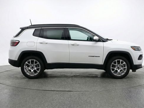 Used 2025 Jeep Compass Limited image 11