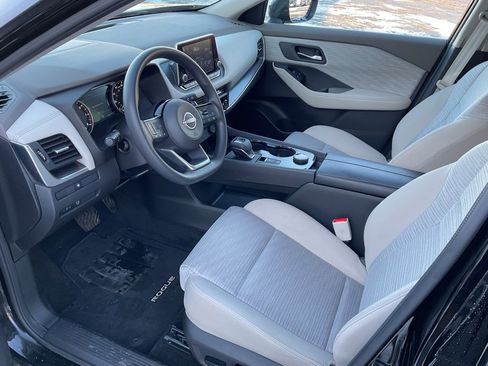 Used 2023 Nissan Rogue SV image 9
