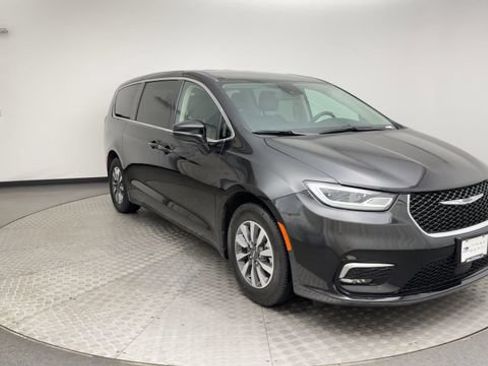 Used 2024 Chrysler Pacifica Limited FWD image 8