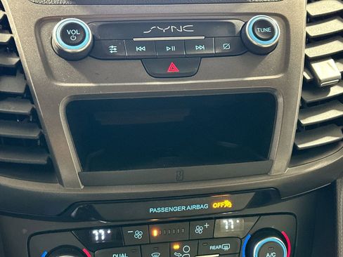 Used 2022 Ford Transit Connect XLT image 28