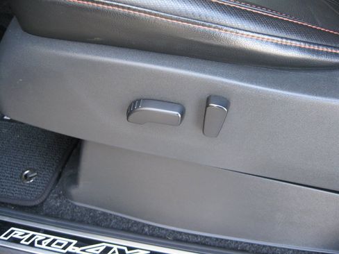 Used 2023 Nissan Frontier PRO-4X w/ Pro-4X Premium Package image 16