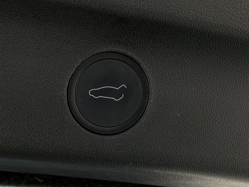 Used 2021 Tesla Model Y Long Range AWD/4WD image 28