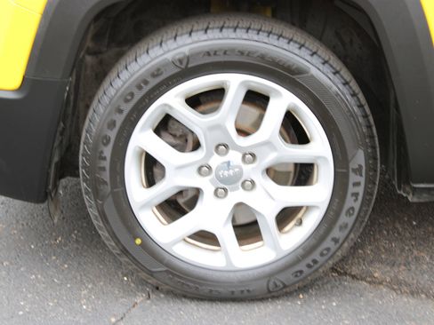 Used 2016 Jeep Renegade Latitude w/ Cold Weather Group image 11