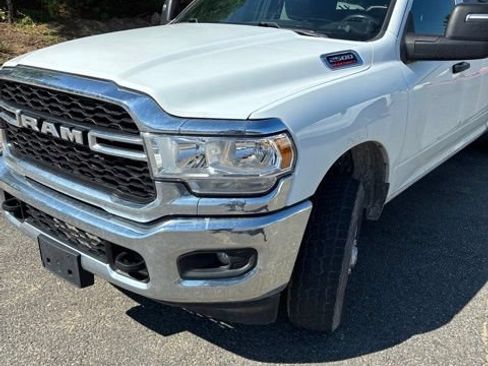 Used 2024 RAM 2500 Tradesman w/ Chrome Appearance Group AWD/4WD image 4