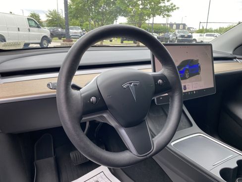 Used 2023 Tesla Model Y Long Range AWD/4WD image 18