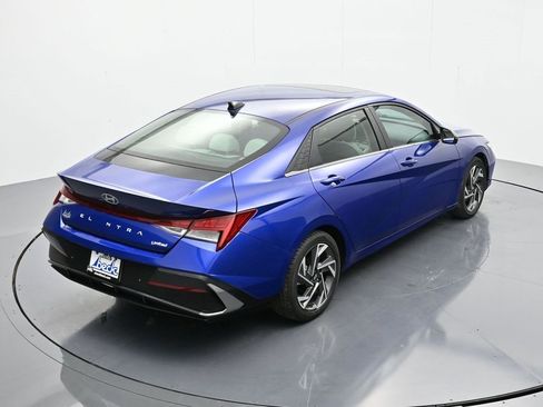 Used 2024 Hyundai Elantra Limited image 43