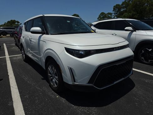 Certified 2024 Kia Soul LX FWD image 1