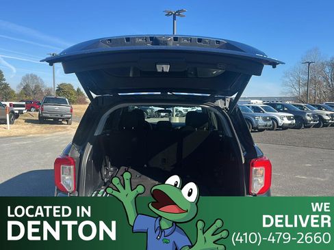 Used 2023 Ford Explorer XLT image 11