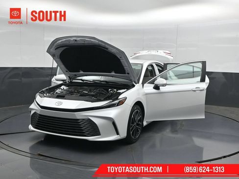 Used 2025 Toyota Camry XLE AWD/4WD image 56