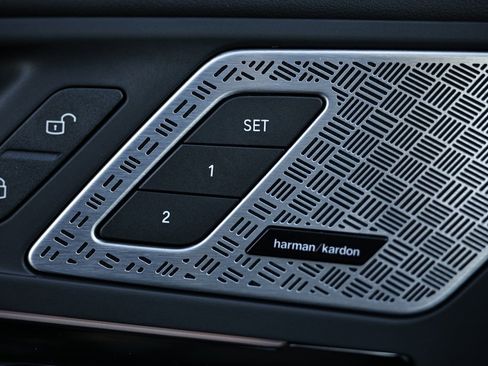 Used 2025 BMW X1 xDrive28i w/ Technology Package image 18