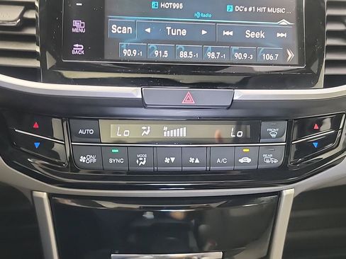 Used 2017 Honda Accord EX-L image 32