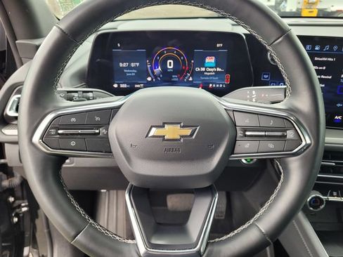 Used 2025 Chevrolet Traverse LT AWD/4WD image 23