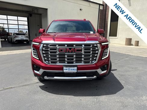 Used 2025 GMC Yukon XL Denali w/ Sun & Power Step Package AWD/4WD image 2