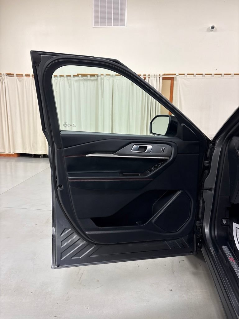Used 2025 Ford Explorer ST-Line AWD/4WD image 19