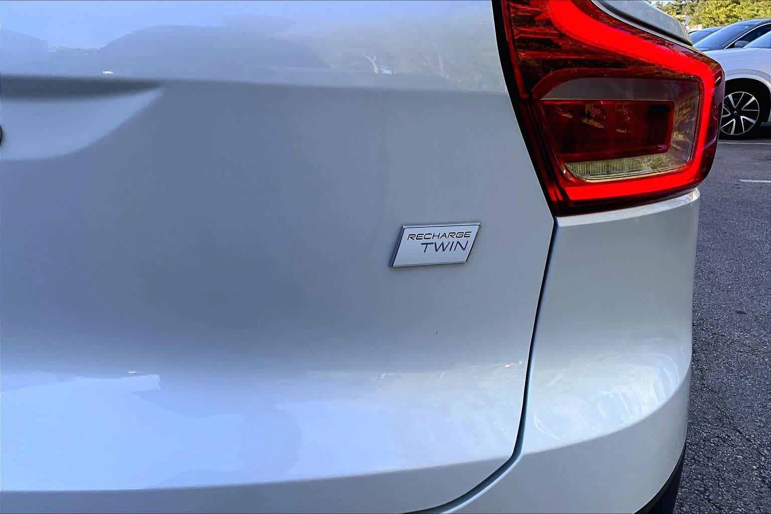 Used 2023 Volvo XC40 Recharge Core AWD/4WD image 9