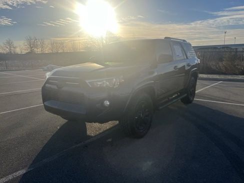 Used 2020 Toyota 4Runner SR5 image 3