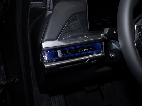 Used 2025 BMW i7 eDrive50 w/ Premium Package image 15