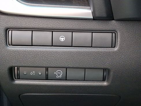 Used 2024 Nissan Rogue SV AWD/4WD image 25