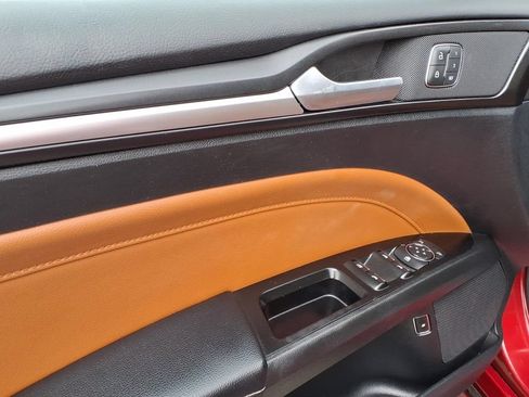 Used 2019 Ford Fusion Energi Titanium FWD image 5
