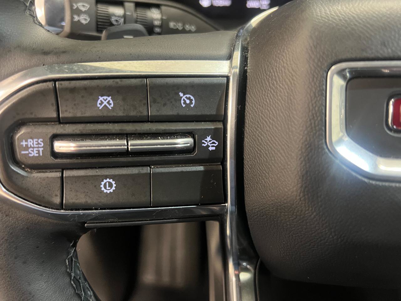 Used 2026 GMC Acadia Elevation w/ Elevation Premium Package AWD/4WD image 38