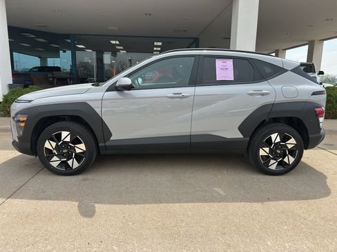Used 2025 Hyundai Kona SEL AWD/4WD image 4