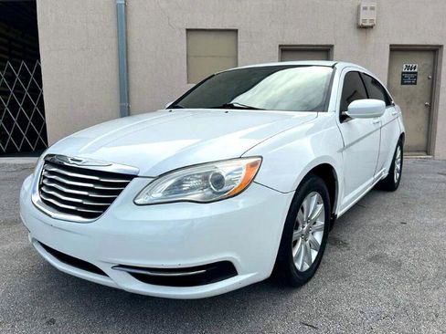 Used 2011 Chrysler 200 Touring image 6